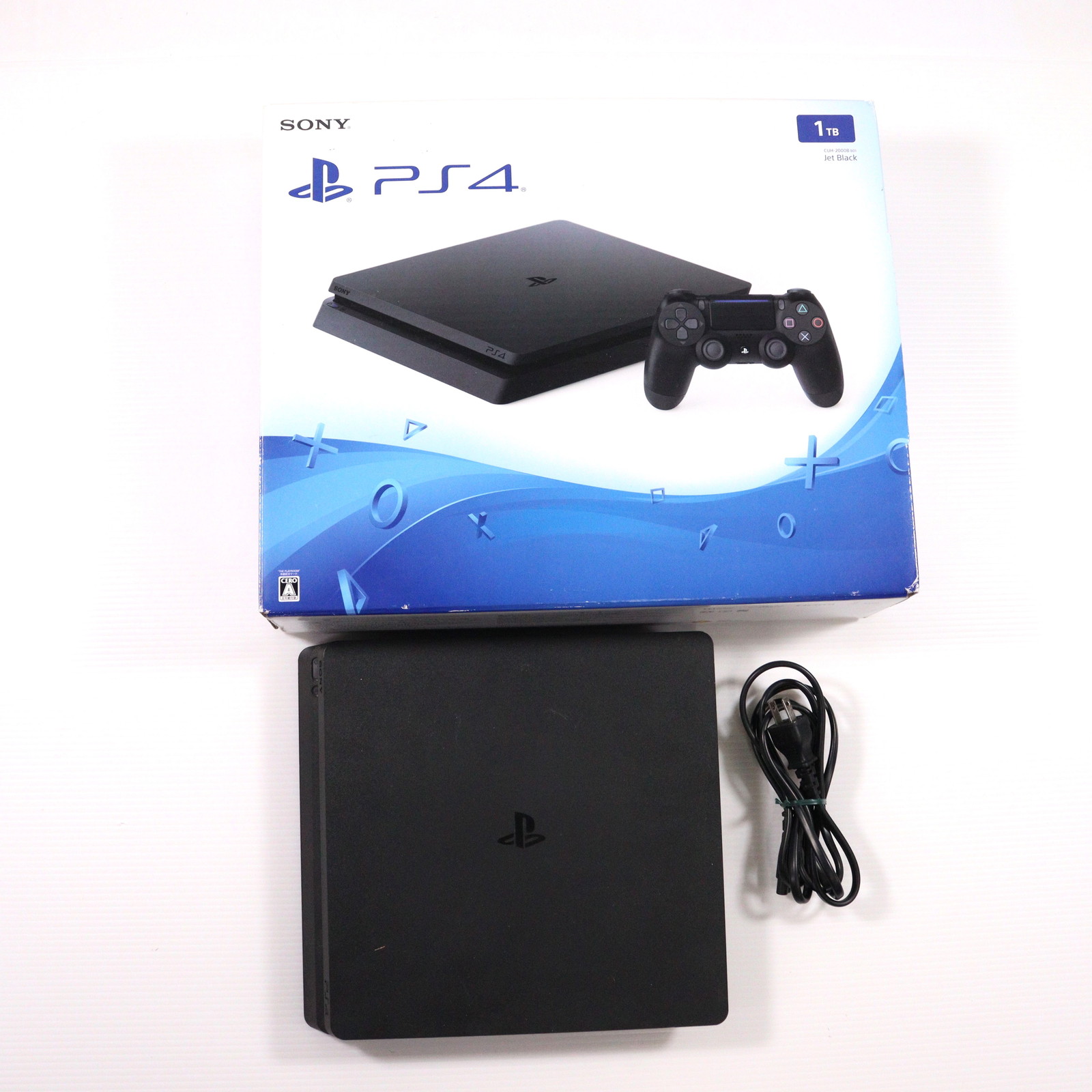 【中古即納】[PS4] (本体) PlayStation 4(プレイステーション4) ジェット・ブラック 1TB SIE(CUH-2000BB01)(20160915)
